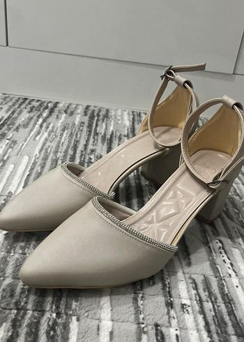 Bej Saten Tokalı Kadın Topuklu Ayakkabı - Görsel 2