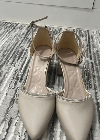 Bej Saten Tokalı Kadın Topuklu Ayakkabı - Görsel 3