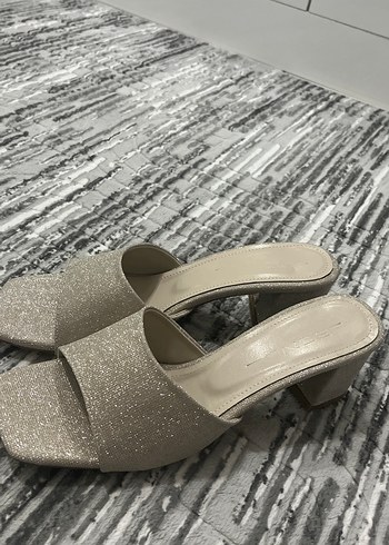 Bej Parlak Blok Topuklu Kadın Abiye Terlik - Görsel 3
