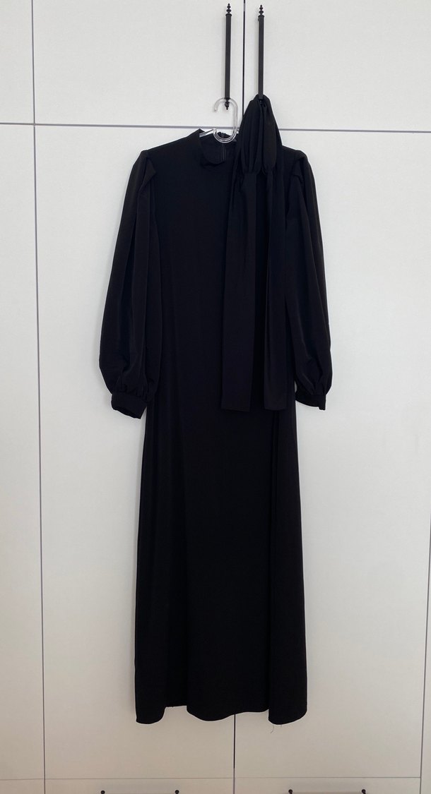 Siyah Uzun Drapeli Gotik Elbise - Görsel 2