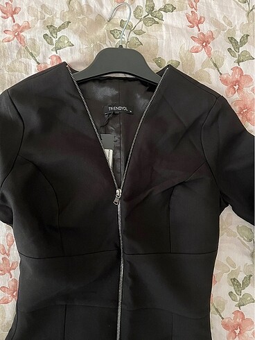 Siyah Elbise - Görsel 3