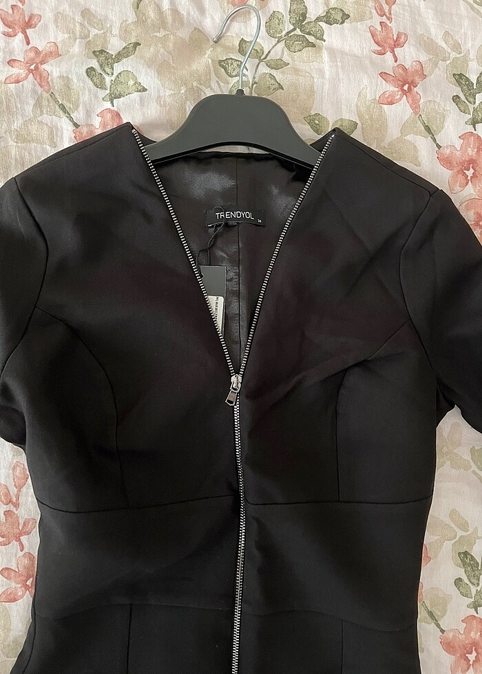 Siyah Elbise - Görsel 3