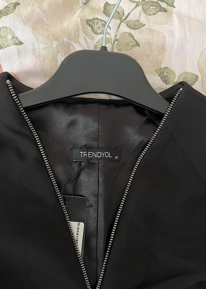 Siyah Elbise - Görsel 4