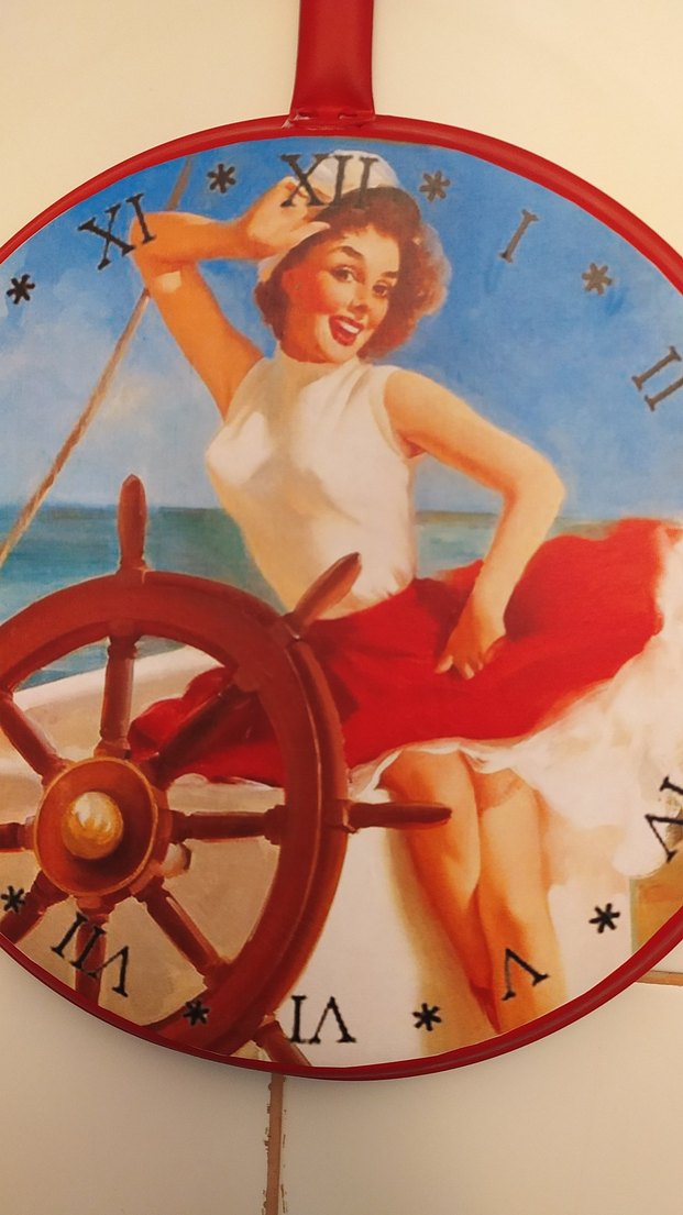 Parlak Kırmızı Duvar Saati - Görsel 3