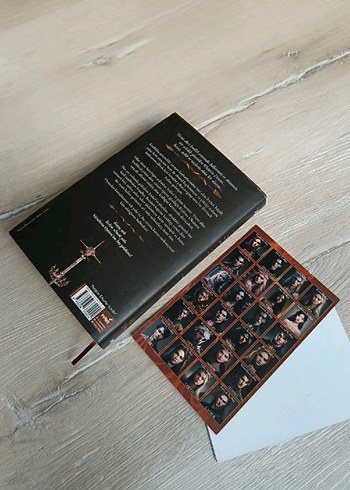 Vârislerin Oyunu ve Acıların Hükümdarı Ciltli - Görsel 2