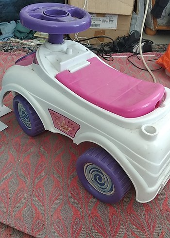 Beden Renk Pembe ve Mor Renkli Oyuncak Araba