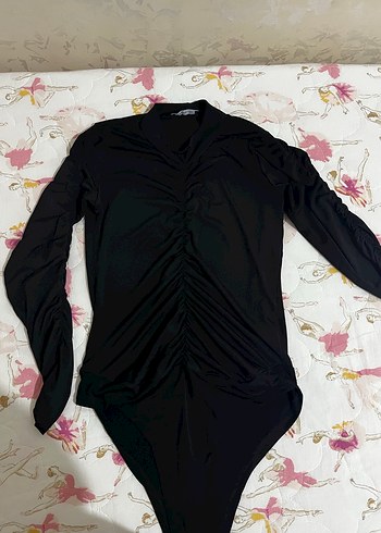 Siyah V Yaka Drapeli Uzun Kollu Bluz - Görsel 2