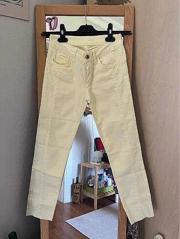 26 Beden butter yellow sarı pantolon