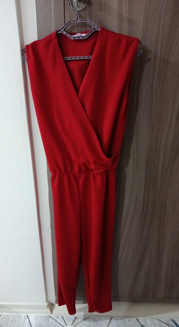 V Yakalı Kırmızı Midi Tulum - Görsel 2