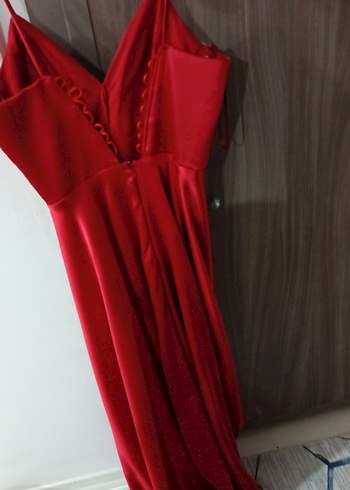 Uzun Parlak Kırmızı Kadın Abiye Elbise - Görsel 4