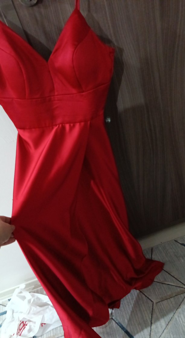 Uzun Parlak Kırmızı Kadın Abiye Elbise - Görsel 3
