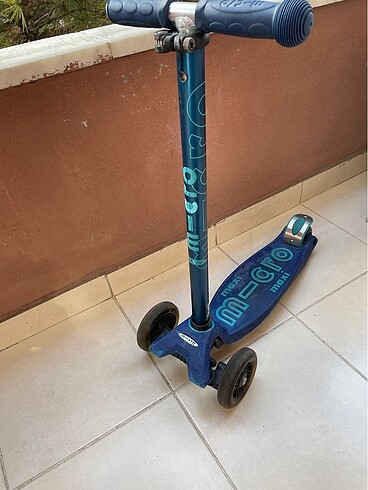 Micro maxi scooter blue led