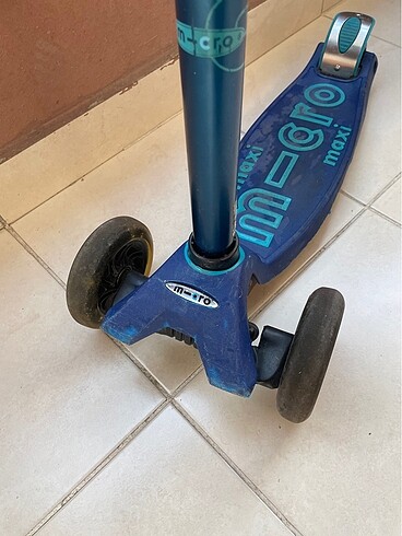 Beden Micro maxi scooter blue led