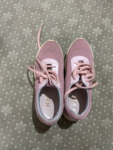 Pembe sneaker