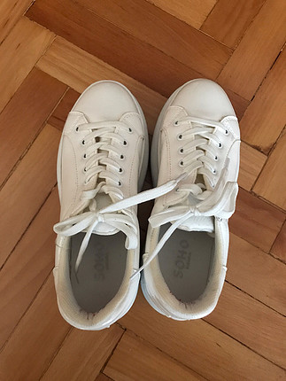 Beyaz rugan ayakkabı