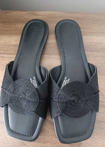 Siyah Minimalist Kadın Terlik
