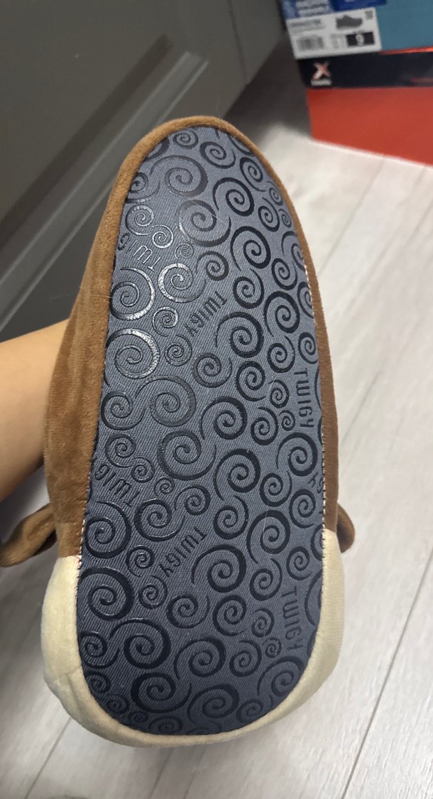 Kahverengi Nakışlı Erkek Çocuk Ev Terliği - Görsel 4