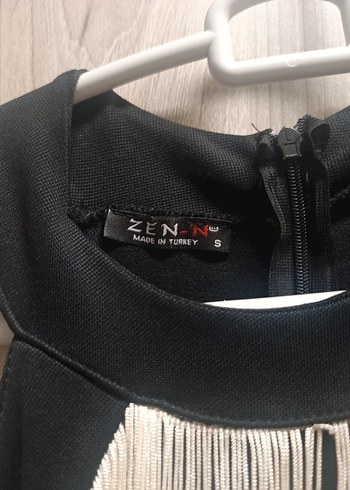 Püsküllü Siyah Beyaz Uzun Abiye Elbise - Görsel 3