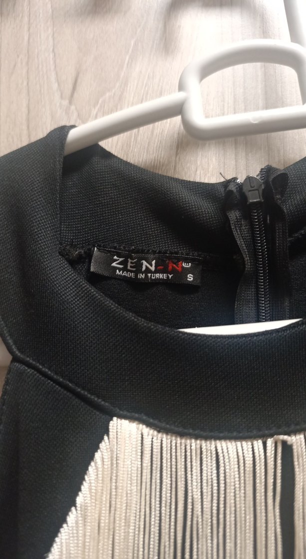 Püsküllü Siyah Beyaz Uzun Abiye Elbise - Görsel 3