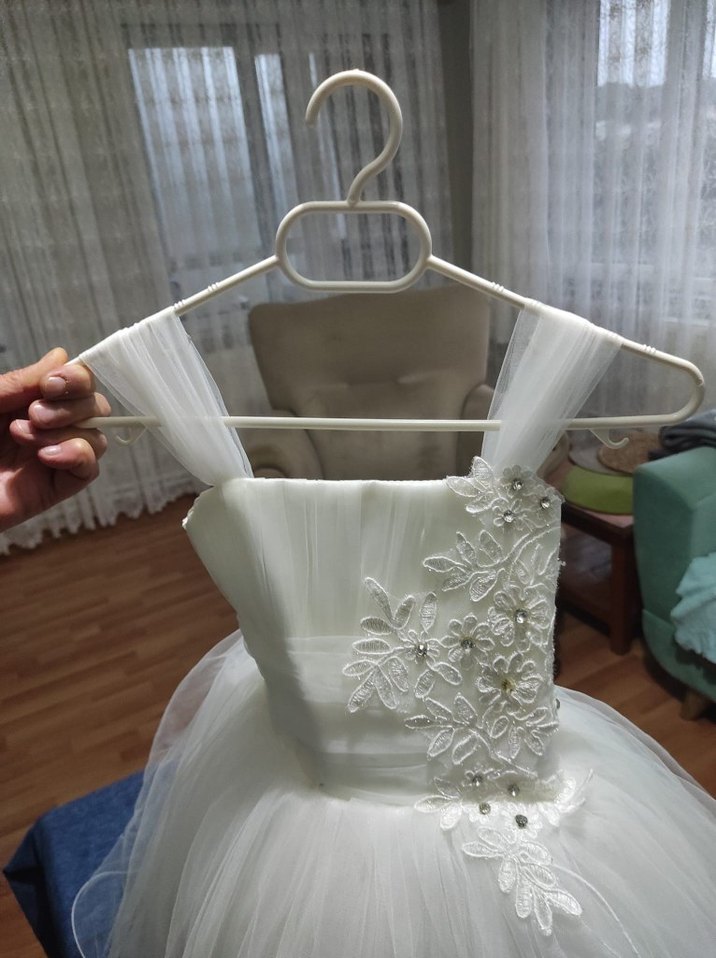 Beyaz Nakışlı Straplez Kız Çocuk Abiye - Görsel 3