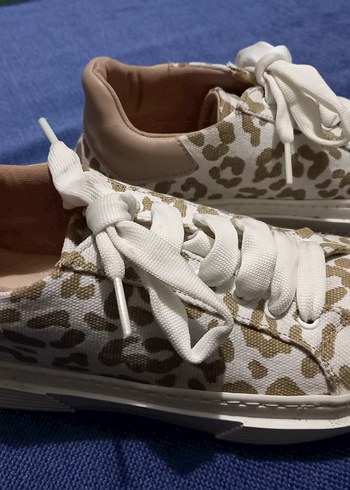 Kadın Beyaz Bağcıklı Yılan Desenli Spor Ayakkabı - Görsel 2