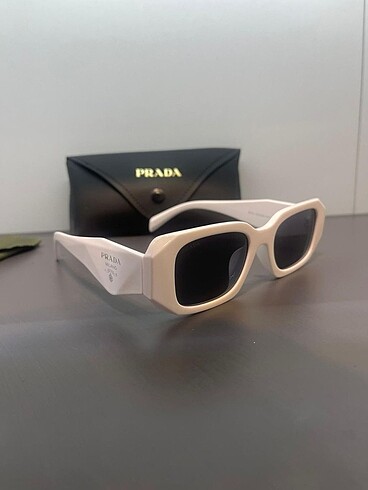 UV 400 KORUMALI PRADA