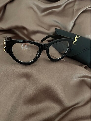 İMAJ GÖZLÜĞÜ YVES SAINT LAURENT