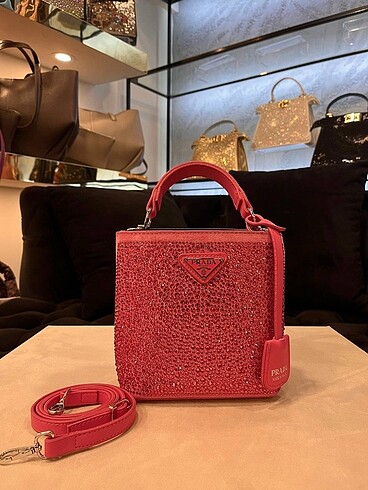 PRADA ÇANTA