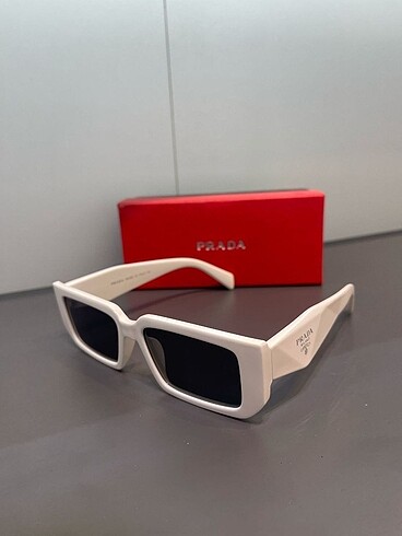 UV 400 KORUMALI PRADA