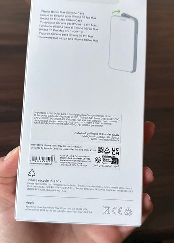 iPhone 16 Pro Max Siyah Mat Silikon Kılıf - Görsel 3