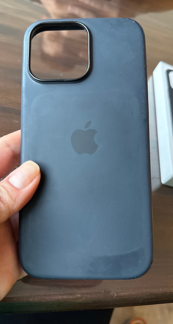 iPhone 16 Pro Max Siyah Mat Silikon Kılıf - Görsel 2