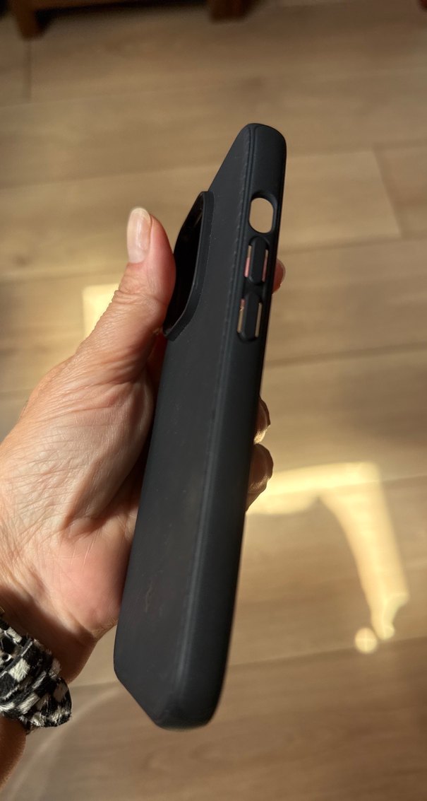 Spigen IPhone 15 Pro Siyah Telefon Kılıfı - Görsel 4