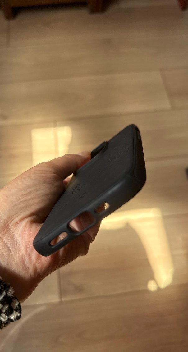 Spigen IPhone 15 Pro Siyah Telefon Kılıfı - Görsel 5