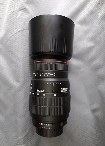 Sigma 70-300mm f/4-5.6 APO Telefoto Zoom Lens