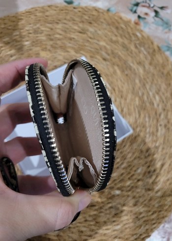 Guess Gri Yılan Desenli Zincir Detaylı Kadın Cüzdan - Görsel 7