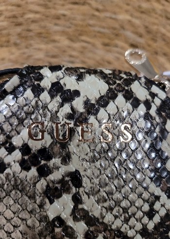 Guess Gri Yılan Desenli Zincir Detaylı Kadın Cüzdan - Görsel 2