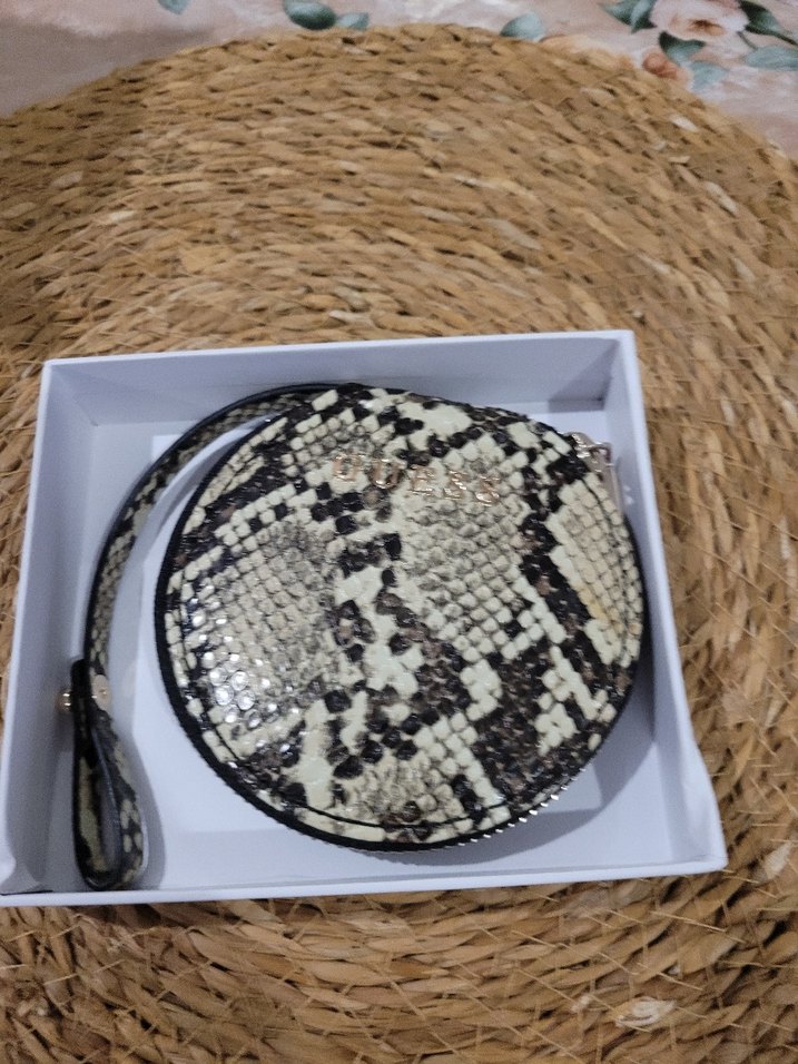 Guess Gri Yılan Desenli Zincir Detaylı Kadın Cüzdan - Görsel 3