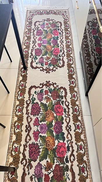 Çiçek desenli kilim