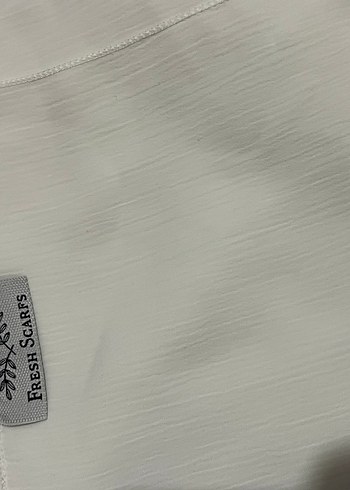 Kadın Beyaz Dökümlü Saten Şal - Görsel 4