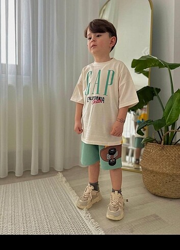 Gap Erkek çocuk lisanslı takım 
