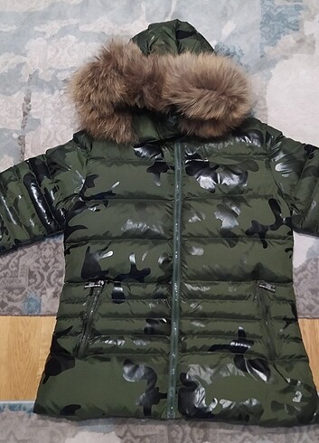 Moncler seyyar kapşonlu yandan fermuarlı cepli mont