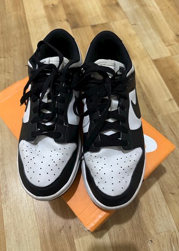 38,5 Beden Nike Siyah Beyaz Bağcıklı unisex Spor Ayakkabı