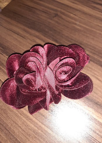 Kadife Fırfırlı Çiçekli Broş