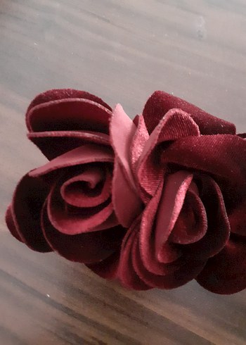 Accessorize Kadife Fırfırlı Çiçekli Broş