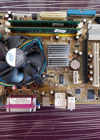 Asus Anakart her şey üzerinde
