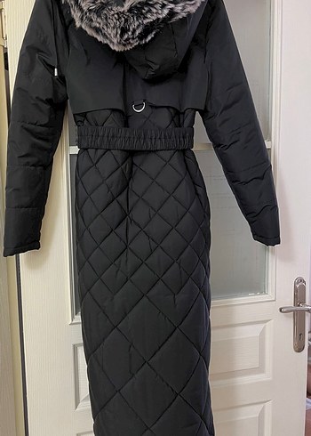 Sokak Stili Siyah Uzun Kürklü Kadın Mont - Görsel 3