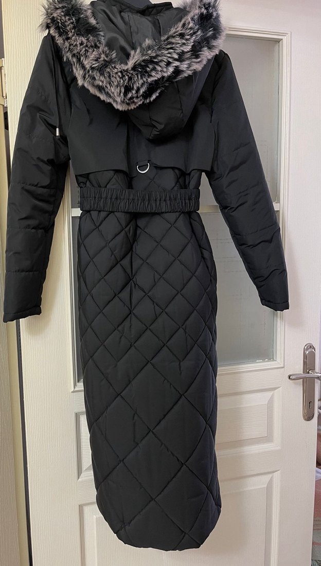 Sokak Stili Siyah Uzun Kürklü Kadın Mont - Görsel 3