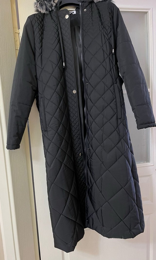 Sokak Stili Siyah Uzun Kürklü Kadın Mont - Görsel 5