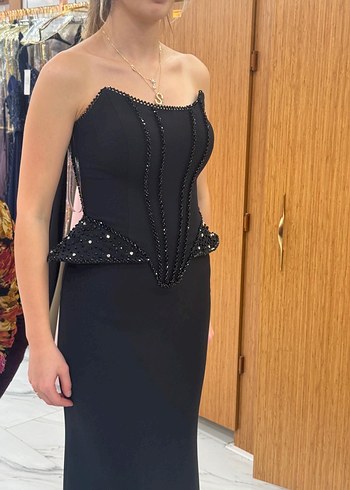 Boncuk İşlemeli Siyah Uzun Straplez Elbise - Görsel 2