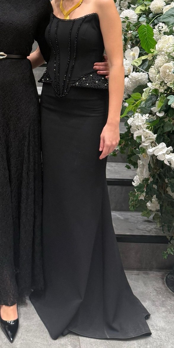 Boncuk İşlemeli Siyah Uzun Straplez Elbise - Görsel 3
